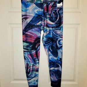 Stretchy....sz..Large...yoga/leggings worn once!  Everlast brand! Very comfy!